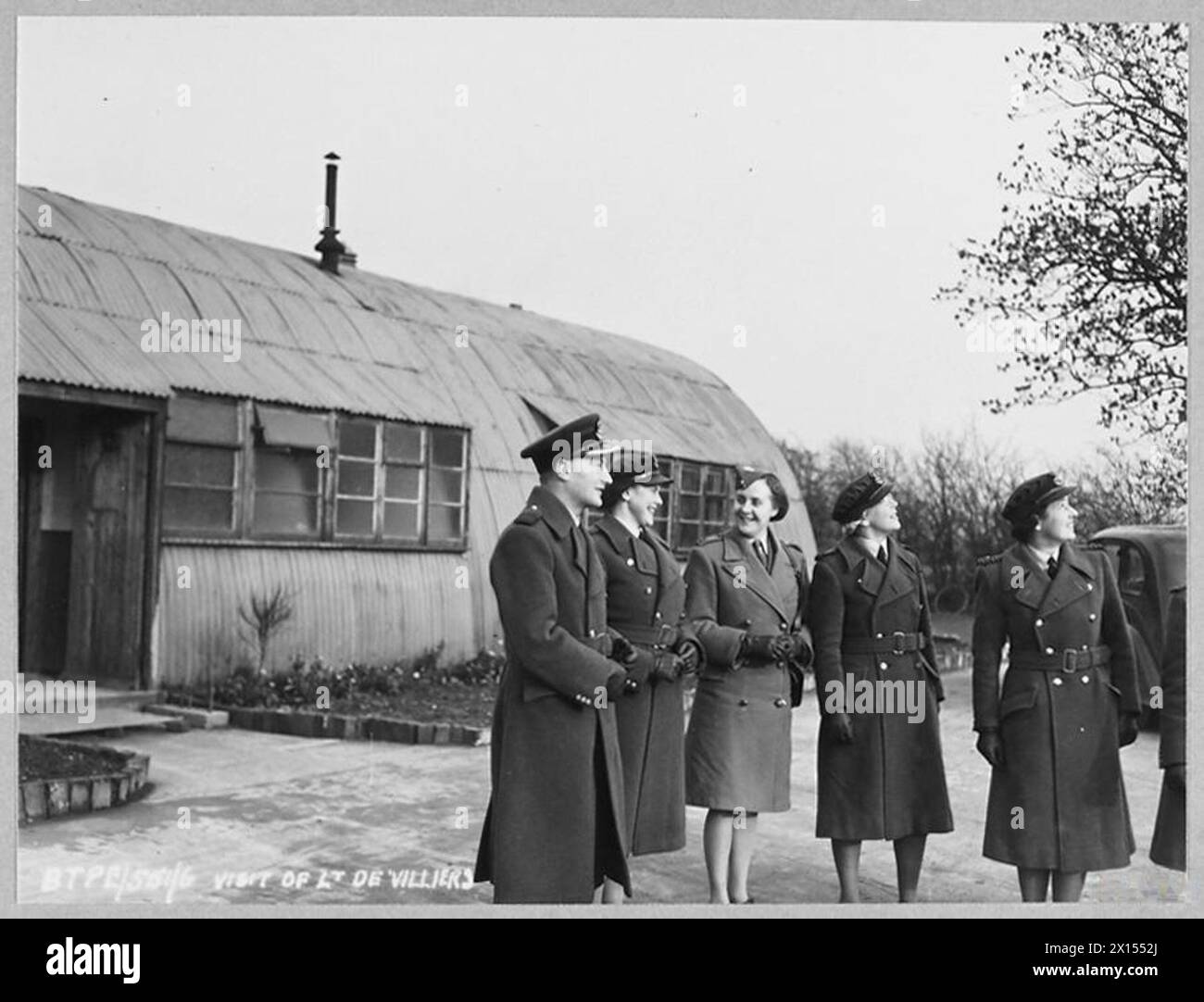 GENERAL SMUTS' DAUGHTER VISITS AN R.A.F. STATION IN ENGLAND - Picture taken during the visit of General Smuts' saughter Lieutenant K. de Villiers, to an R.A.F. station shows - outside the officers' mess at an R.A.F. station in England left to right - are - Group Captain R.D.Stubbs, DFC., [Commanding Officer]; Flight Officer J. Alldie, W.A.A.F. Officer in charge of WAAF Sect Lieutenant K. de Villiers; Flight Officer H.F. Manning, and Squadron Officer H.E. Collett Royal Air Force Stock Photo