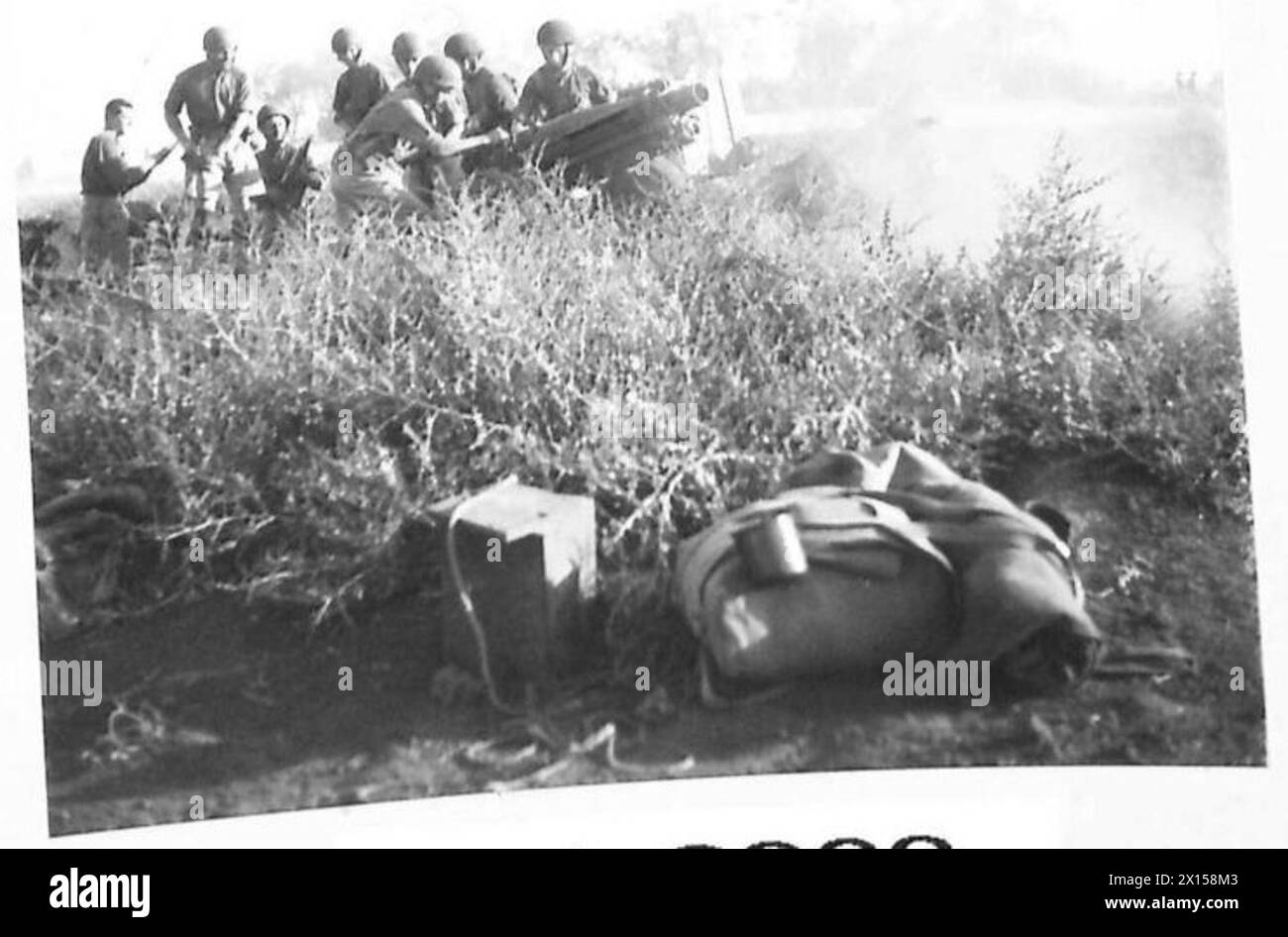 AIR LANDING LIGHT REGIMENT R.A. 1ST AIRBORNE DIVISION. ON A PRACTISE ...