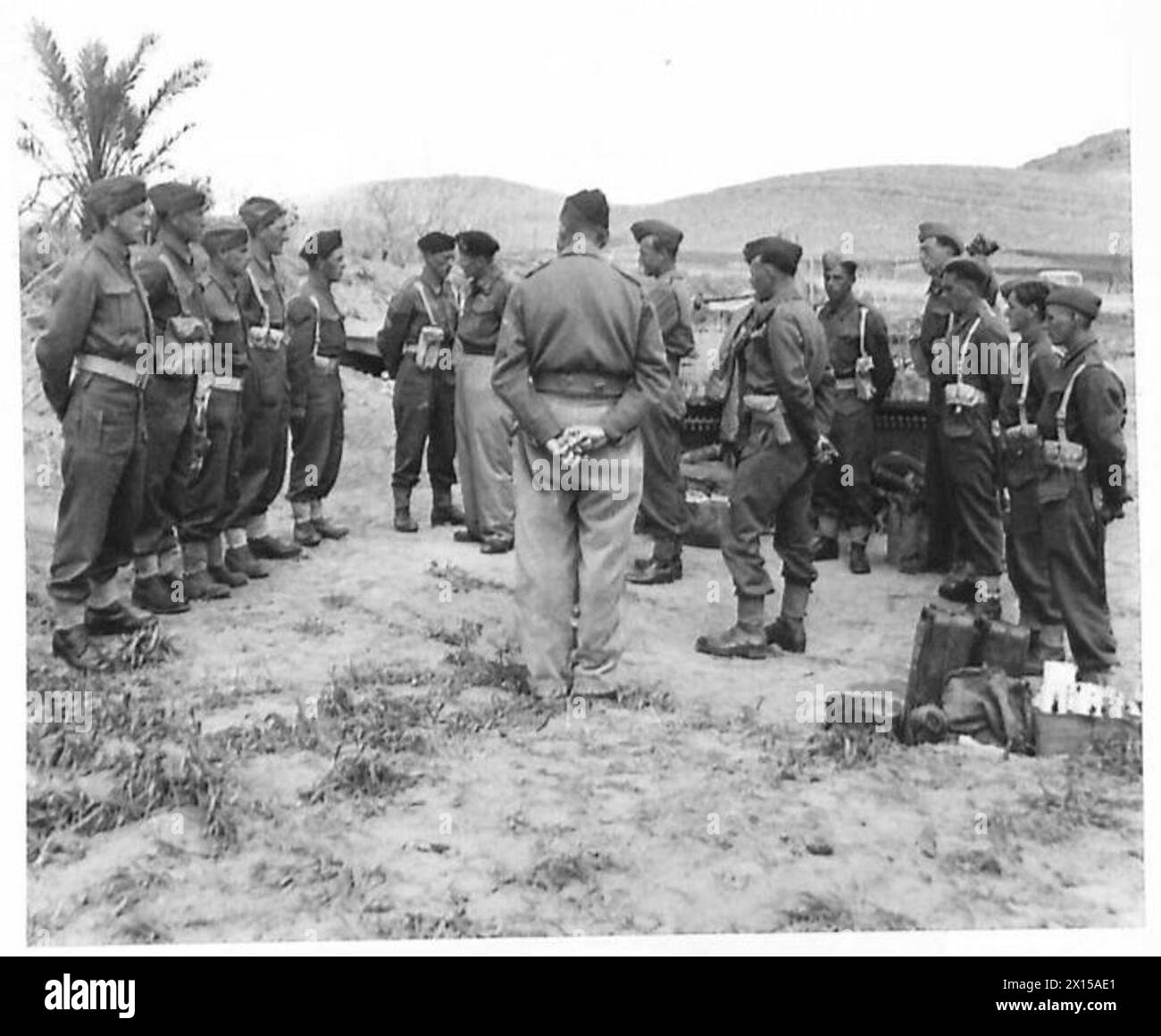 General Montgomery inspects Eighth Army units and converses with troops, including riflemen of the 6th Rifles, before the Battle of the Mareth Line. Stock Photo