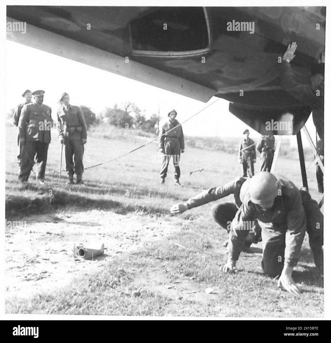 Paratroops are seen dropping through a hatchway during British Army airborne operations before the presence of His Highness. Stock Photo