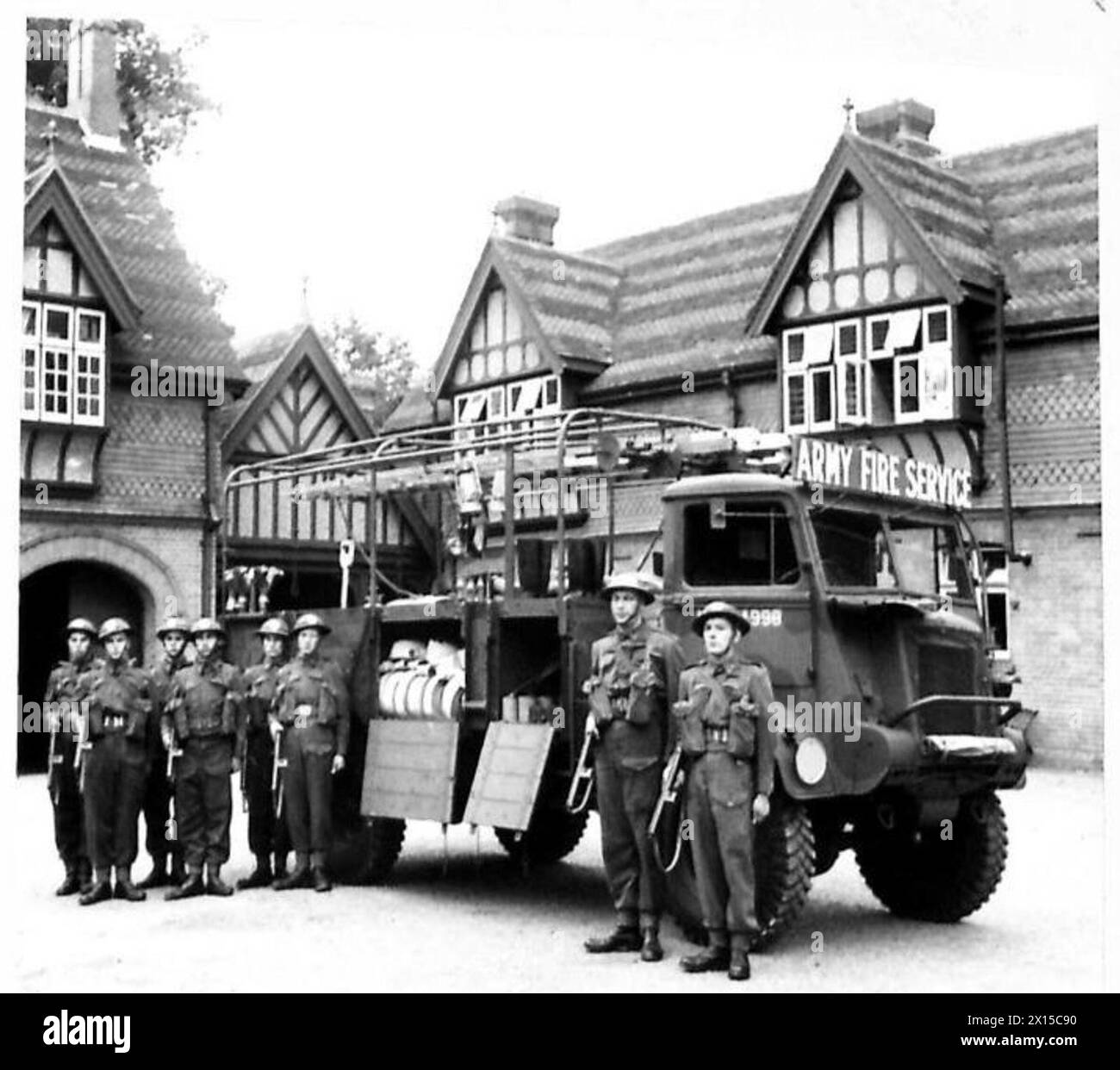 ARMY FIREWATCHERS - Bedford fire tender with armed F.F. section British Army Stock Photo