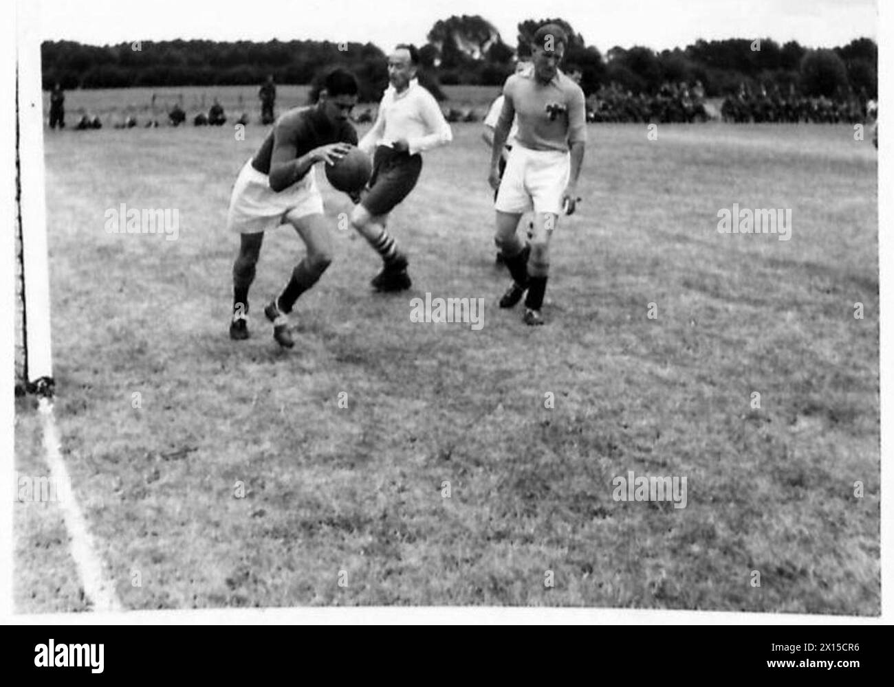FOOTBALL : 30 CORPS H.Q. v. 5TH ESSEX - Essex goalkeeper about to clear the ball British Army, 21st Army Group Stock Photo