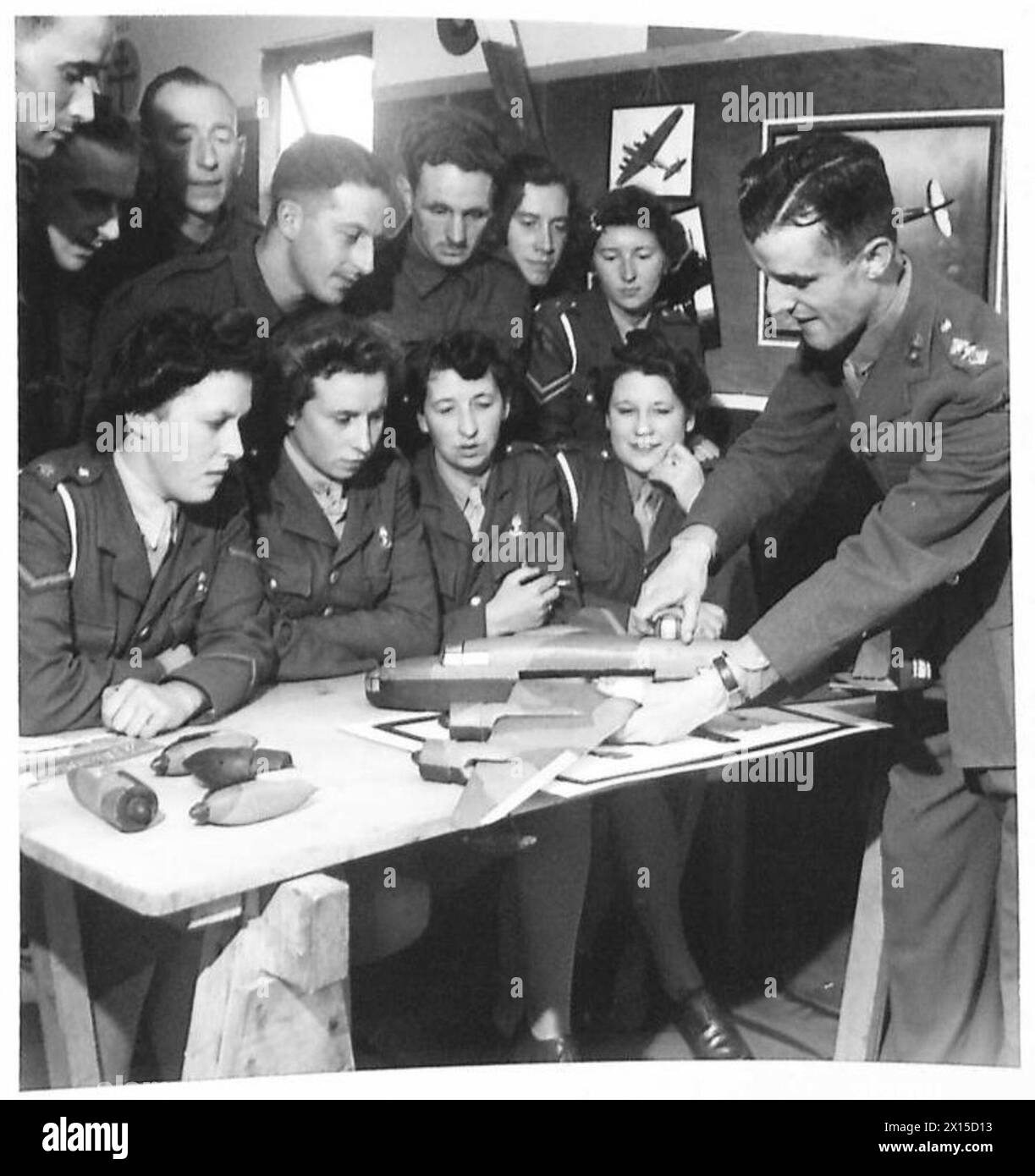 AIRCRAFT RECOGNITION SCHOOL - An ingenious model which can be assembled into almost any type of aeroplane, being used to demonstrate different aircraft to students British Army Stock Photo