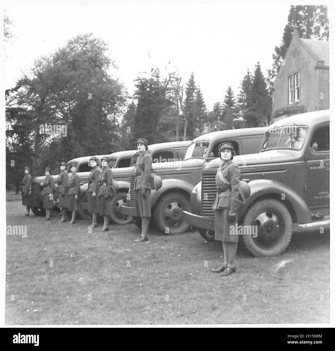 THE POLISH ARMY IN BRITAIN, 1940-1947 - Diana Napier was a well known actress and wife of Richard Tauber, the Austrian-born opera singer, in her private life. Female drivers of the First Aid Nursing Yeomanry (FANY) unit attached to the 1st Polish Corps (commanded by Diana Napier) by their ambulances at Cupar, 1 June 1941 British Army, British Army, First Aid Nursing Yeomanry, Polish Army, Polish Armed Forces in the West, 1st Corps Stock Photo