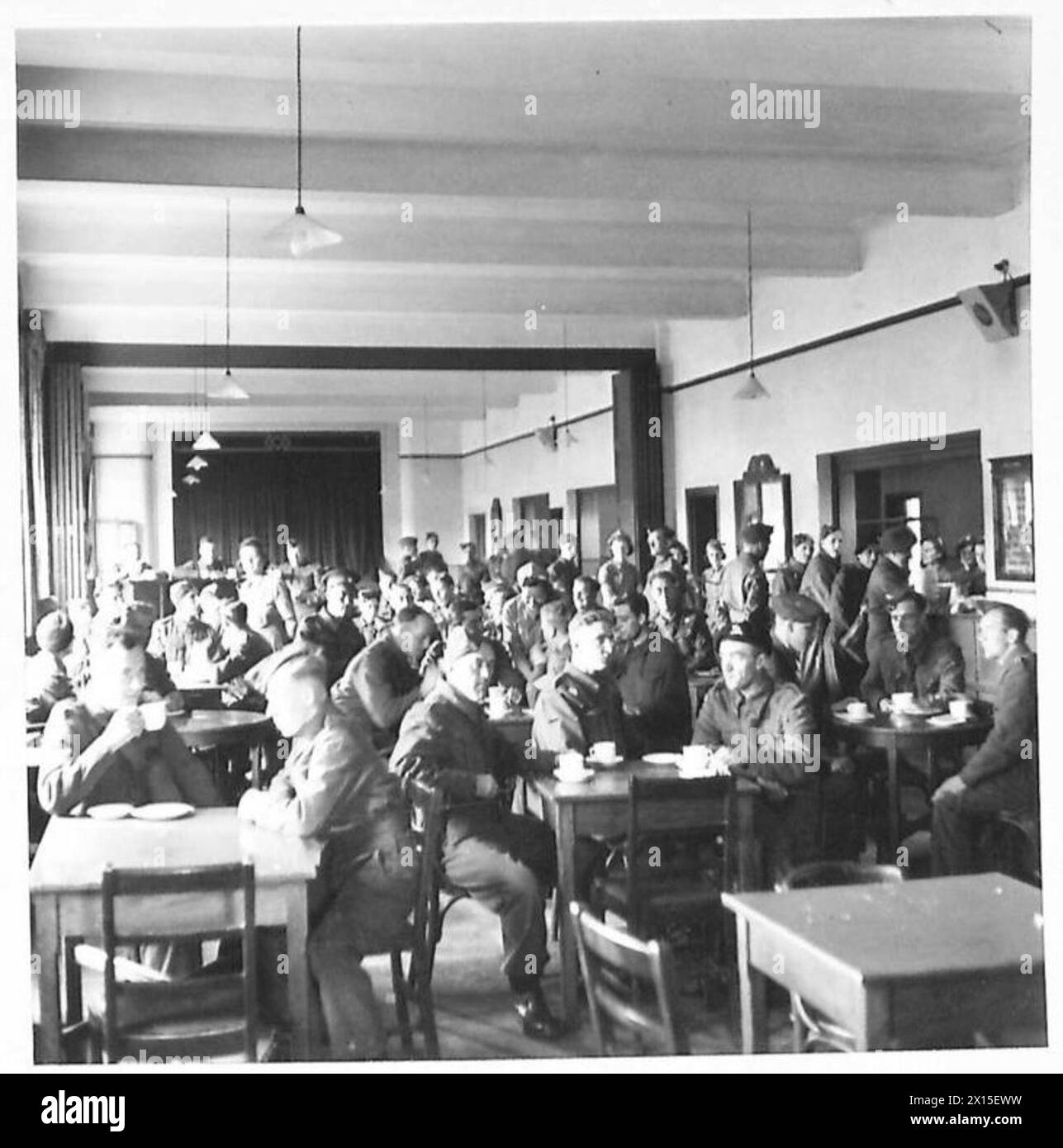 ARMY SCHOOL OF HYGIENE - Interior view of the NAAFI Hall, showing men seated at tables British Army Stock Photo