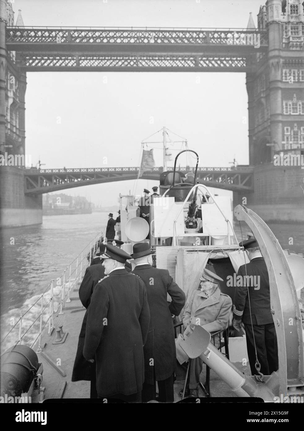 BOARD OF ADMIRALTY DINNER TO EMPIRE PRIME MINISTERS. 8 MAY 1944, IN THE PAINTED HALL OF THE ROYAL NAVAL COLLEGE GREENWICH. THE DINNER WAS IN HONOUR OF THE PRIME MINISTERS OF AUSTRALIA, CANADA, SOUTH AFRICA, AND NEW ZEALAND, AND WAS CHAIRED BY THE FIRST LORD OF THE ADMIRALTY MR A V ALEXANDER. - The Motor Launch approaching Tower Bridge with the party en route to Greenwich. Left foreground is Vice Admiral Sir Neville Syfret, KCB, and seated is Field Marshal Jan Smuts Stock Photo