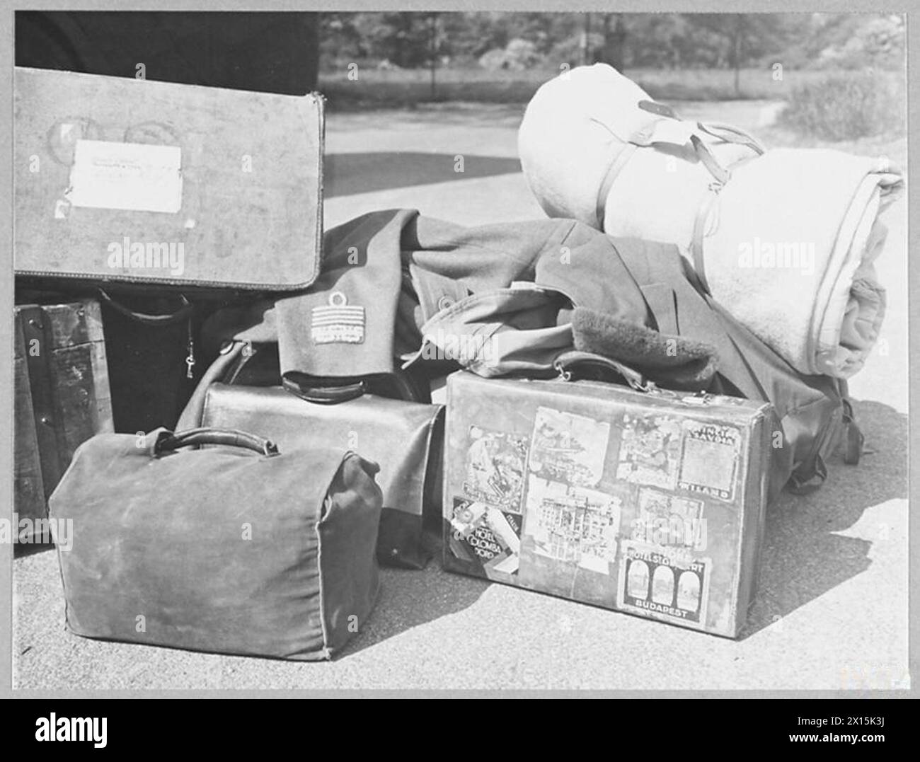 An Italian Commander-in-Chief arrives at a British prisoner of war camp ...