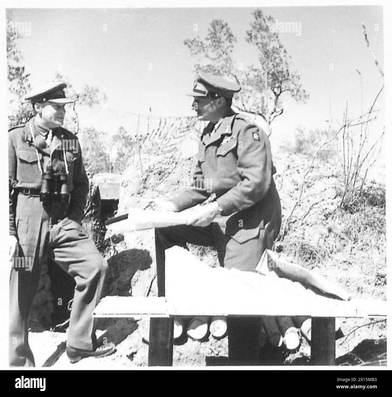 FIFTH ARMY : 78 DIVISION COMMANDER AT WORK - Brigadier D. Packard, C.R ...