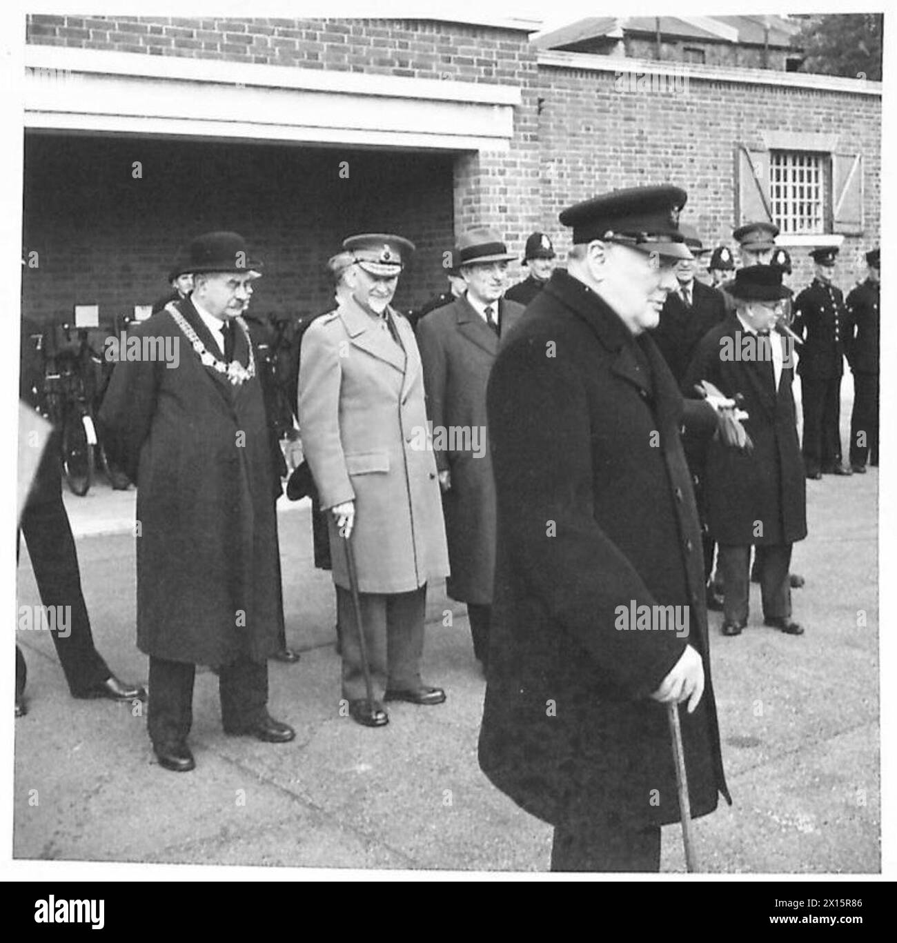 PRIME MINISTER AND FIELD MARSHAL SMUTS INSPECT DEFENCES - The Prime Minister addressing Civil Defence Workers. In the background can be seen the Mayor of Dover, Field Marshal Smuts the Turkish Ambassador and Sir Kingsley Wood British Army Stock Photo