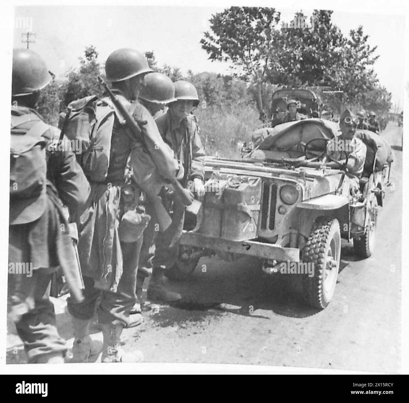 American infantrymen advance in the suburbs of Rome supplied with water ...