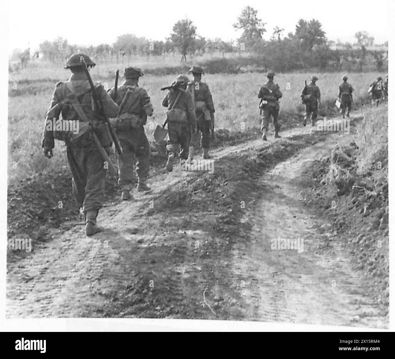 Soldiers of the Northants Regiment advance to continue the Eighth Army's breakthrough of the Hitler Line. Stock Photo