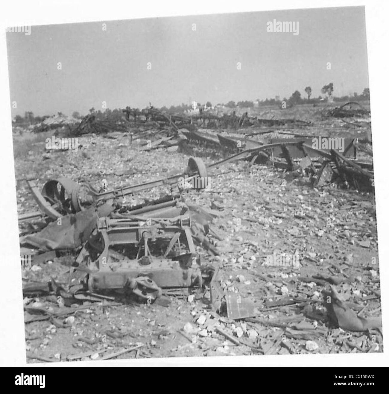 EIGHTH ARMY : VARIOUS - All that was left of Roccasecca Station after the Allied bombing British Army Stock Photo