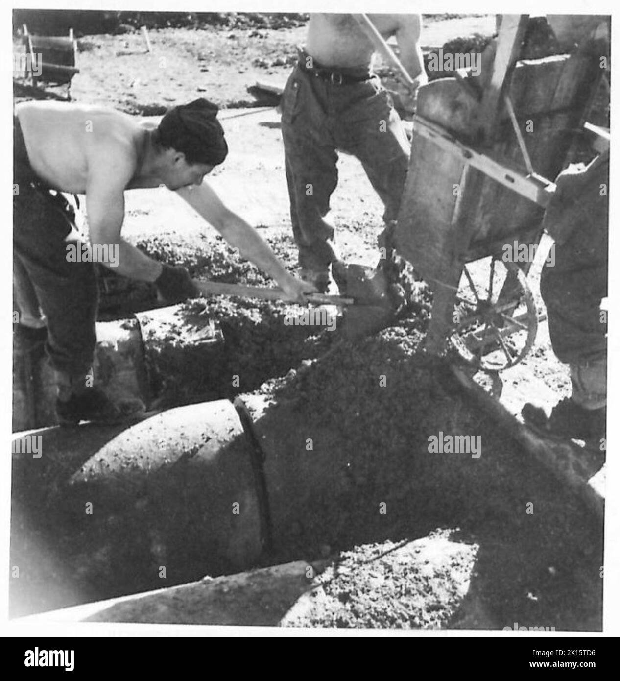 1ST PARACHUTE SQUADRON TAKES OVER - Concreting the main bridge British Army Stock Photo