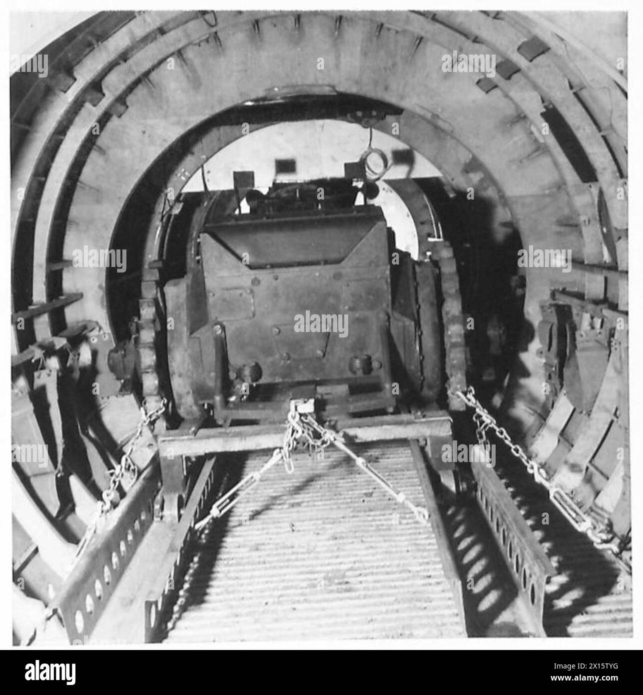 AIRBORNE DIVISION LASHING EQUIPMENT - The loading and unloading of a D.40 tractor into a Horsa glider British Army Stock Photo