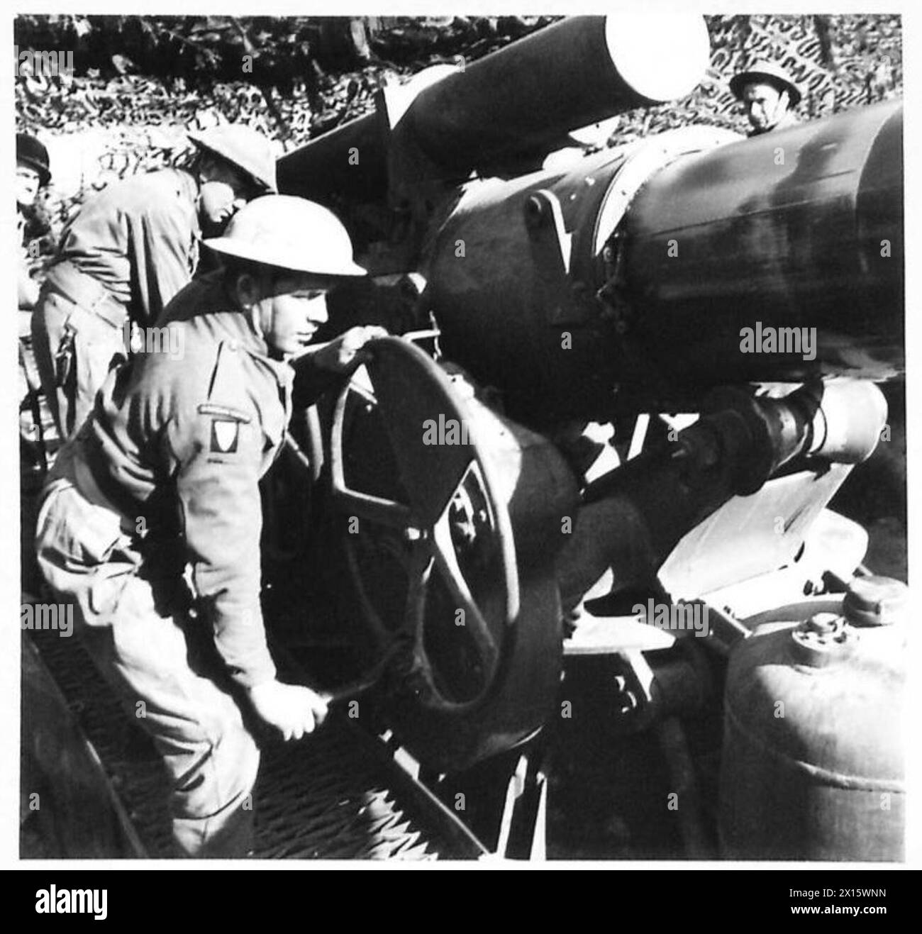 Howitzer Gunner Personnel elevation Black and White Stock Photos & Images - Alamy
