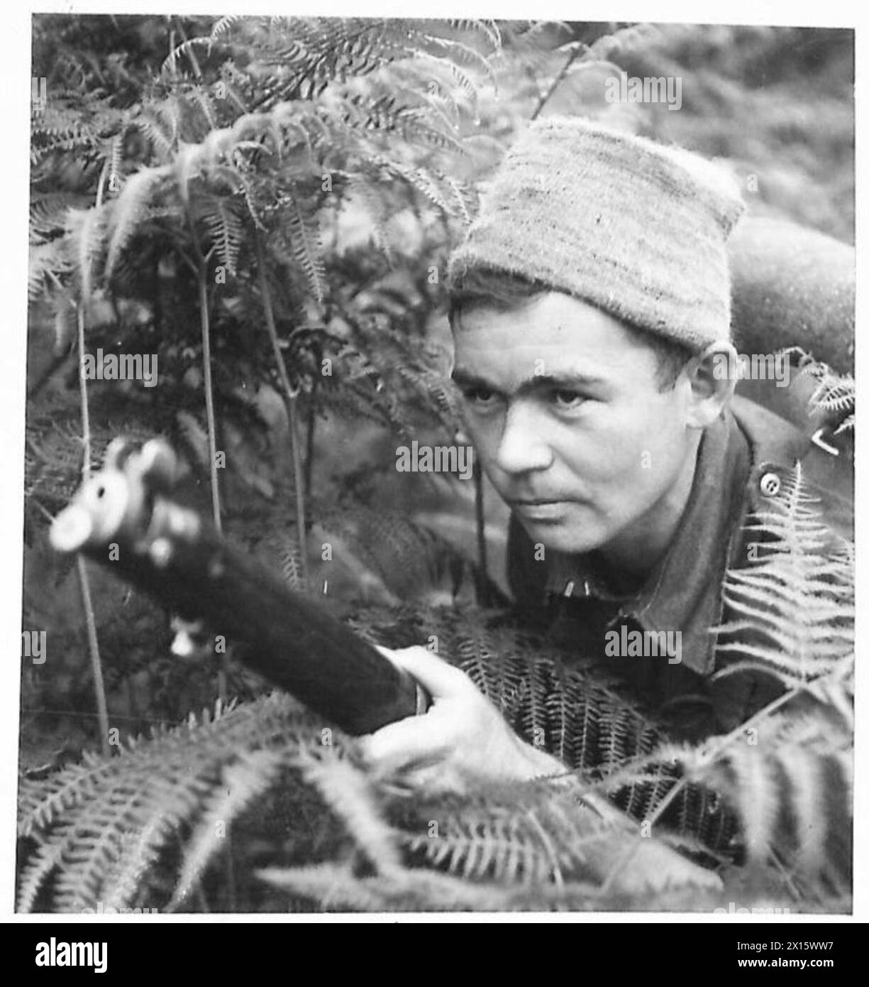 FRENCH COMMANDO SOLDIERS TRAIN AT A COMMANDO DEPOT - Close-up studies ...