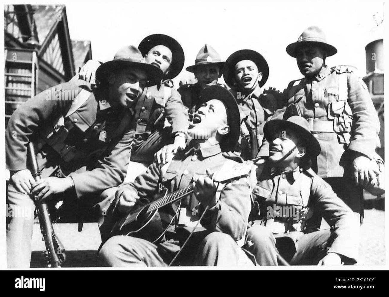 2ND NEW ZEALAND EXPEDITIONARY FORCE - Sing-song by men of the 28th