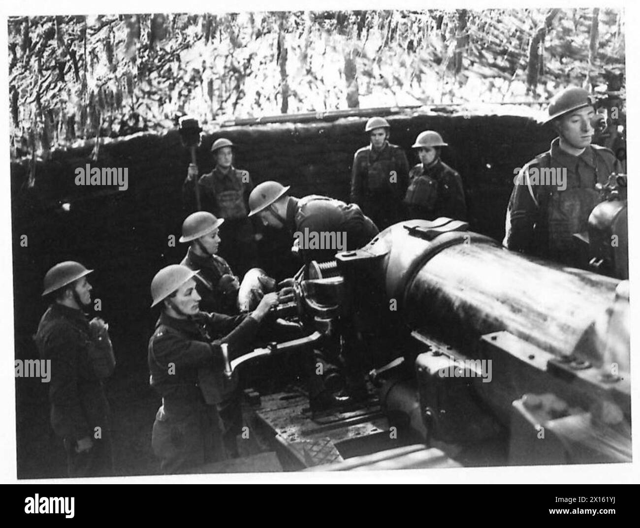 Gunney Shell Prepares practice Black and White Stock Photos & Images - Alamy