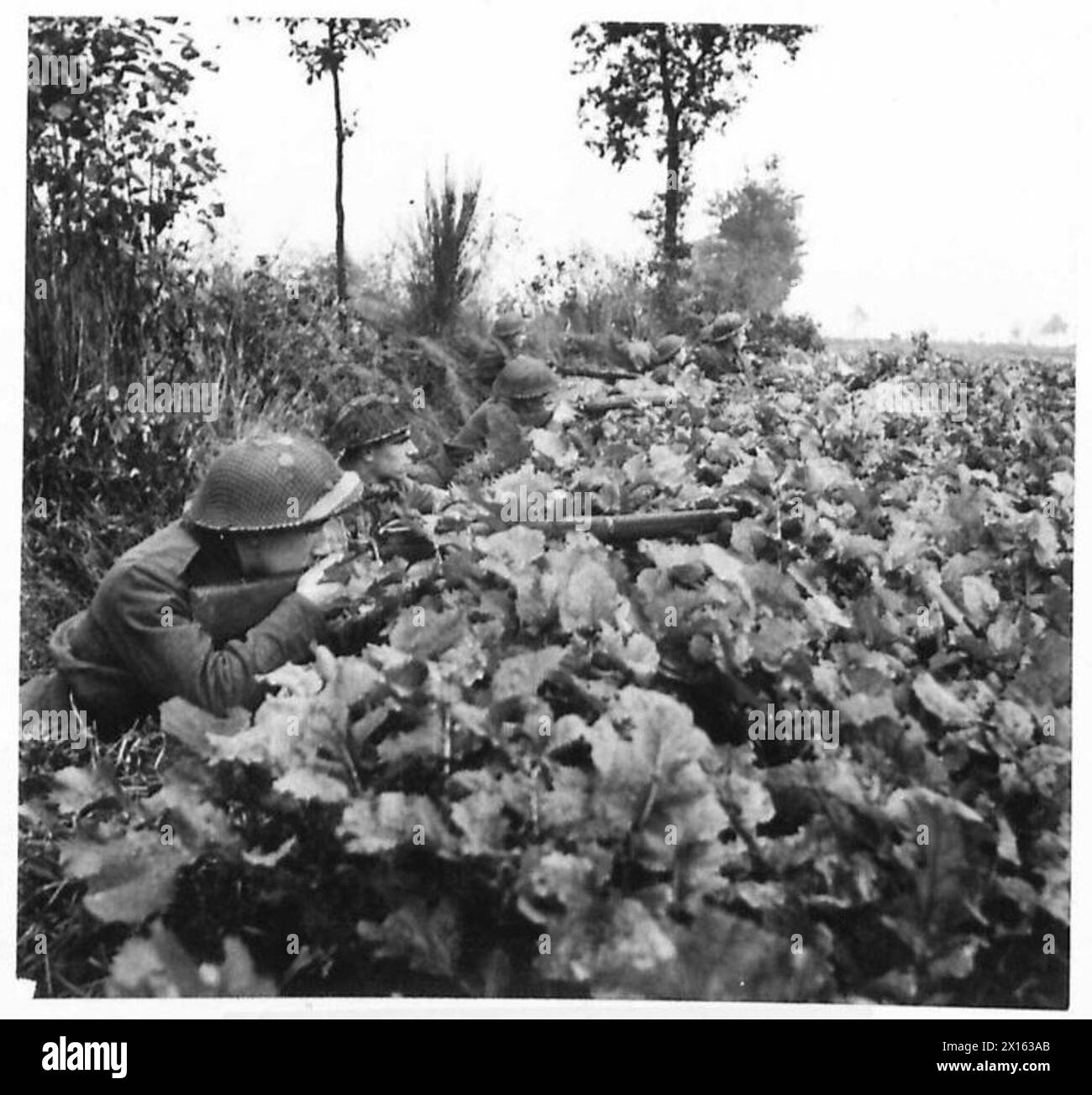 Machine Gun Defense Position Men of the 1st Battalion, Middlesex Regiment, taking defensive ...