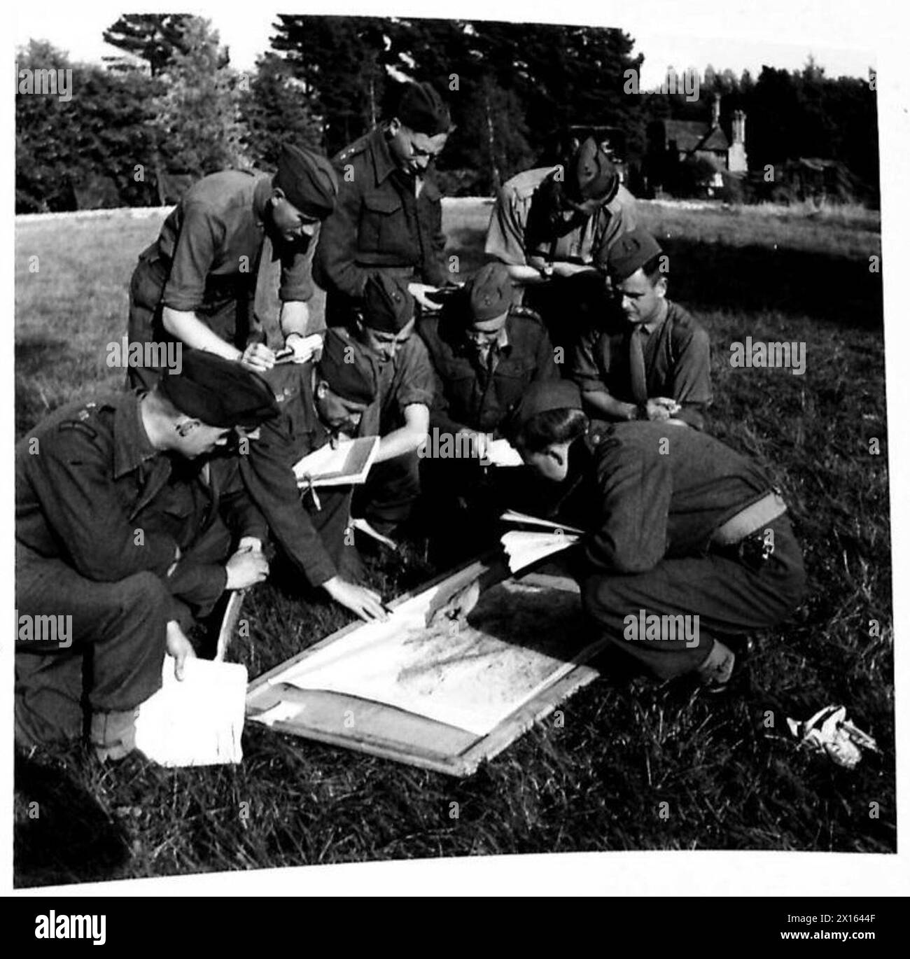 LARGE SCALE EXERCISE - Officers of the Unit discuss plans for the ...