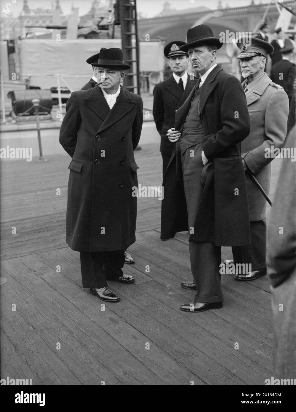 EMPIRE PREMIERS SAIL DOWN THE THAMES TO DINNER. 8 MAY 1944, WESTMINSTER PIER. EMPIRE PREMIERS LEAVING BY ML EN ROUTE FOR THE ROYAL NAVAL COLLEGE, GREENWICH, TO ATTEND THE DINNER GIVEN IN THEIR HONOUR BY THE BOARD OF ADMIRALTY. - Left to right: Mr A V Alexander, First Lord of the Admiralty; Lieut Cdr H R Hardy, Falg Lieutenant to the Board (at back); Lord Cranborne and Field Marshal J C Smuts Stock Photo