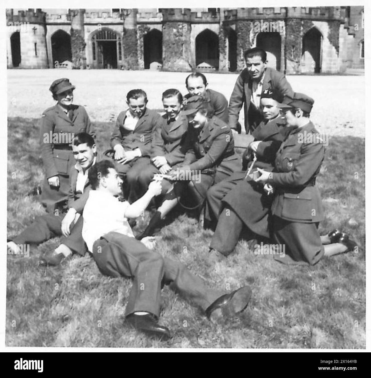 THE POLISH ARMY IN BRITAIN, 1940-1947 - Diana Napier was a well known actress and wife of Richard Tauber, the Austrian-born opera singer, in her private life. Diana Napier (in the centre, seated), a section commander of the First Aid Nursing Yeomanry (FANY) unit attached to the 1st Polish Corps, with some members of her unit and hospital patients at Taymouth, 1 June 1941. She is sharing a cigarette with one of the patients British Army, British Army, First Aid Nursing Yeomanry, Polish Army, Polish Armed Forces in the West, 1st Corps, Napier, Diana Stock Photo