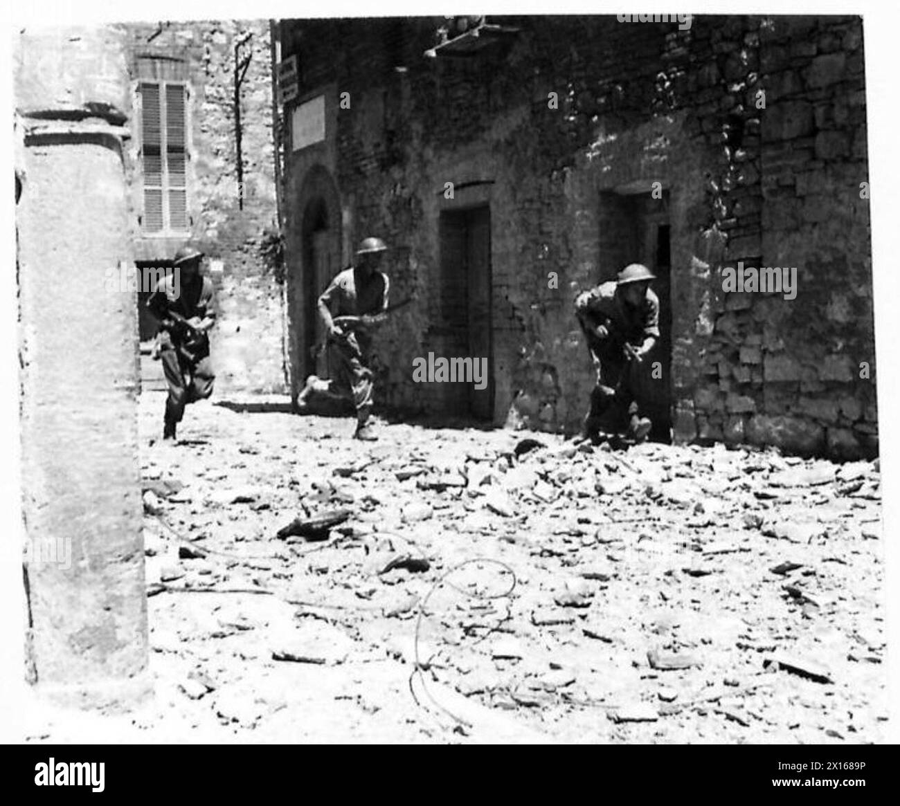 EIGHTH ARMY FALL OF CASTIGLIONE Making use of all available cover