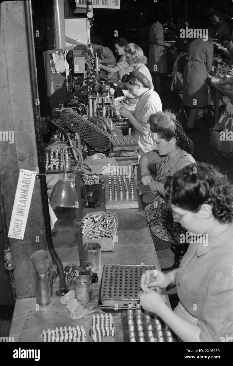 Women aircraft factory world war ii hi-res stock photography and images ...