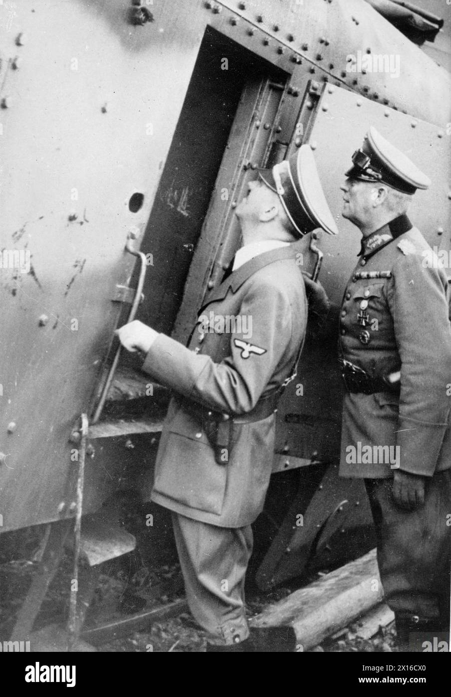 THE GERMAN-SOVIET INVASION OF POLAND, 1939 - Hitler examines destroyed Polish Armoured Train No. 13 'General Sosnkowski' at the town of Łochów, with General Wilhelm Keitel, the Chief of Staff of the OKW (Oberkommando der Wehrmacht), 25 September 1939.The armoured train was seriously damaged by the Luftwaffe on 10 September while covering the retreat of the 'Modlin' Army Hitler, Adolf, Keitel, Wilhelm Bodewin Gustav, German Army (Third Reich) Stock Photo