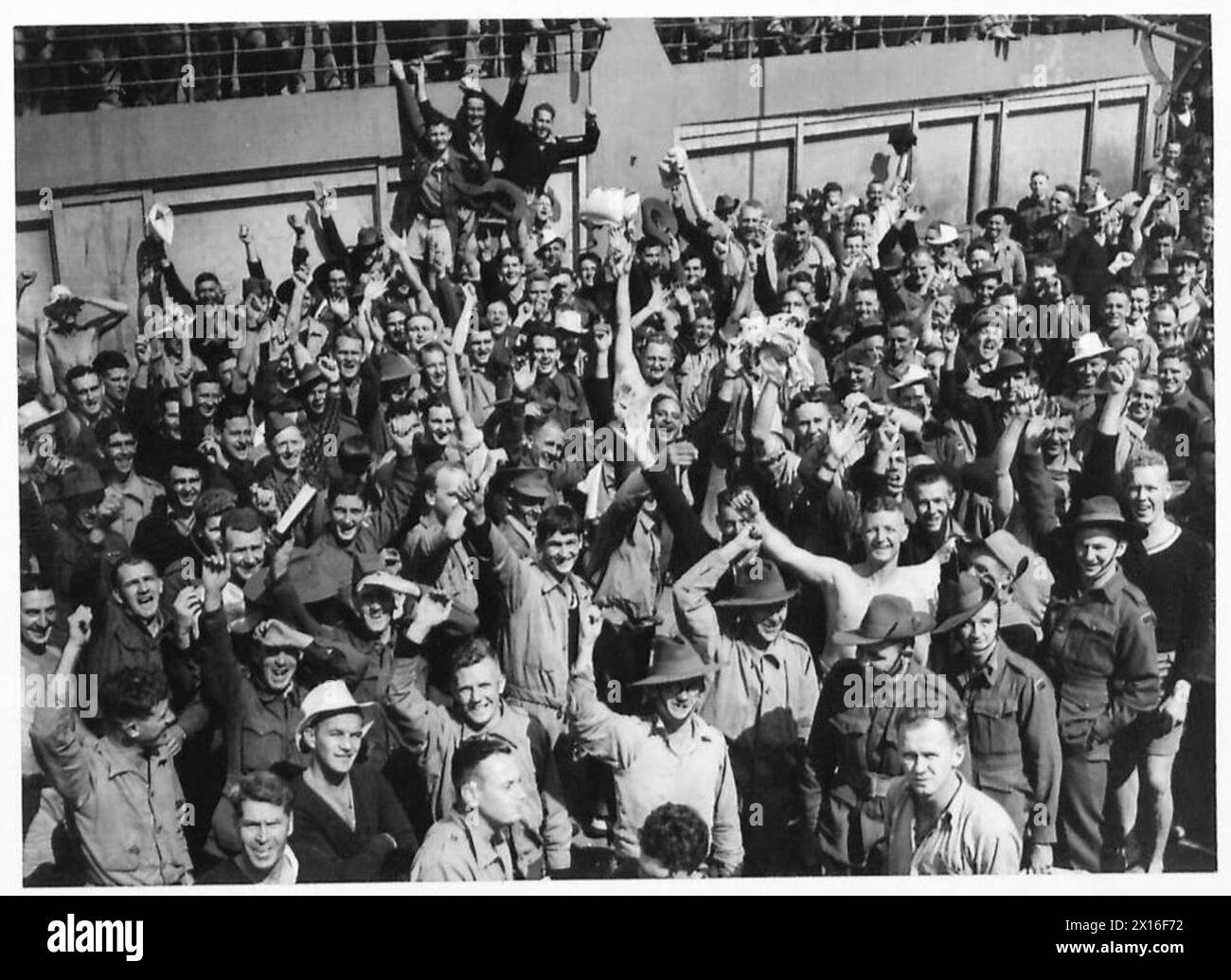 2ND AUSTRALIAN IMPERIAL FORCE - Australian troops on board a troopship in the Clyde British Army Stock Photo