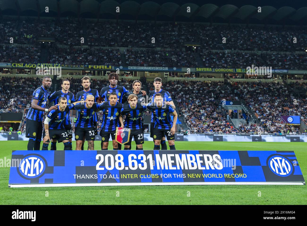Milan, Italy. 14th Apr, 2024. FC Internazionale team line up during the Serie A 2023/24 football match between FC Internazionale and Cagliari Calcio at Giuseppe Meazza Stadium. Final score; Inter 2:2 Cagliari. Credit: SOPA Images Limited/Alamy Live News Stock Photo