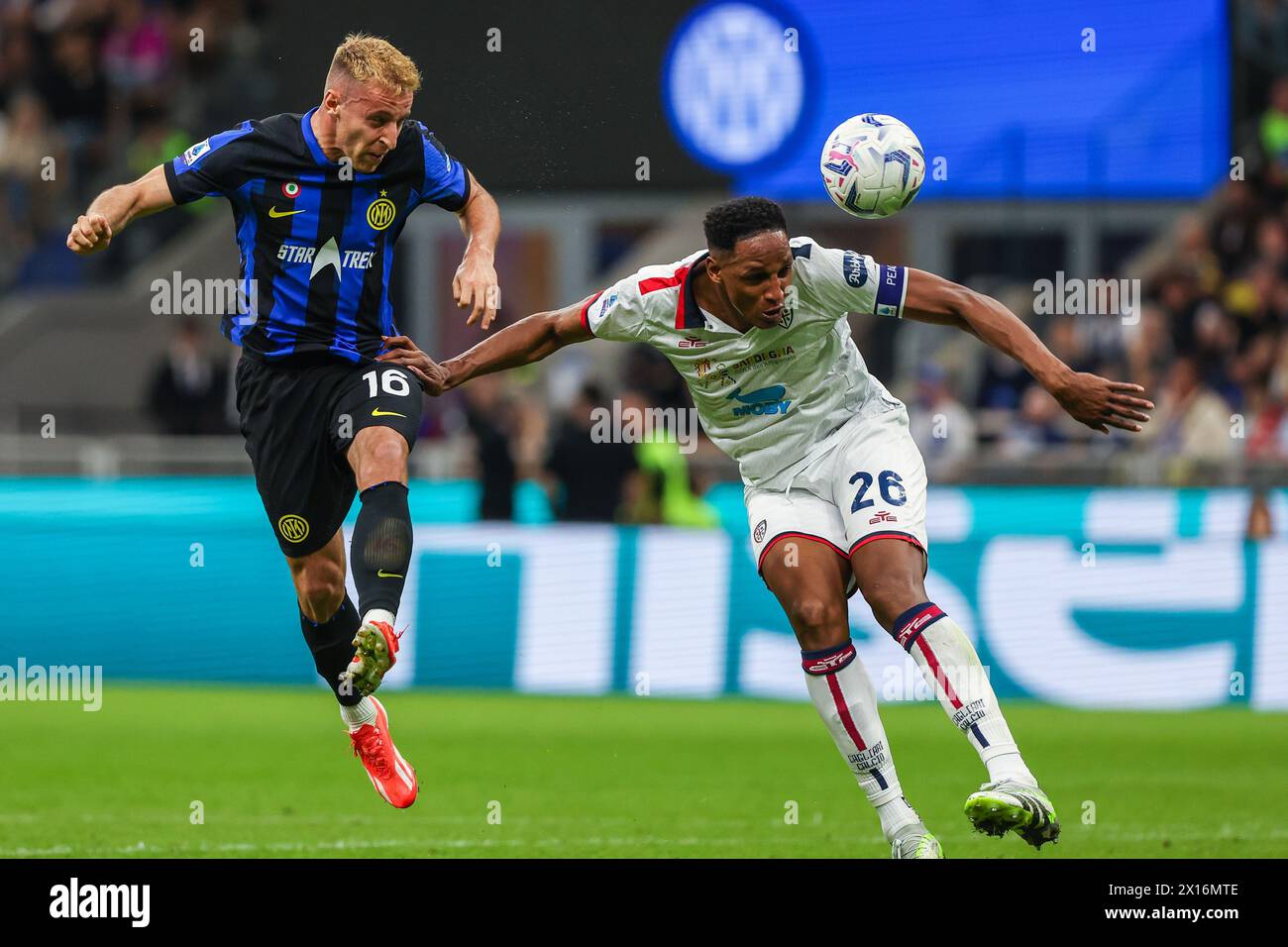 Milan, Italy. 14th Apr, 2024. Davide Frattesi of FC Internazionale (R) and Yerry Mina of Cagliari Calcio (R) seen in action during the Serie A 2023/24 football match between FC Internazionale and Cagliari Calcio at Giuseppe Meazza Stadium. Final score; Inter 2:2 Cagliari. Credit: SOPA Images Limited/Alamy Live News Stock Photo