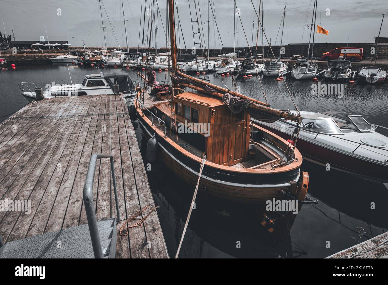 Segelboot am strand hi-res stock photography and images - Alamy