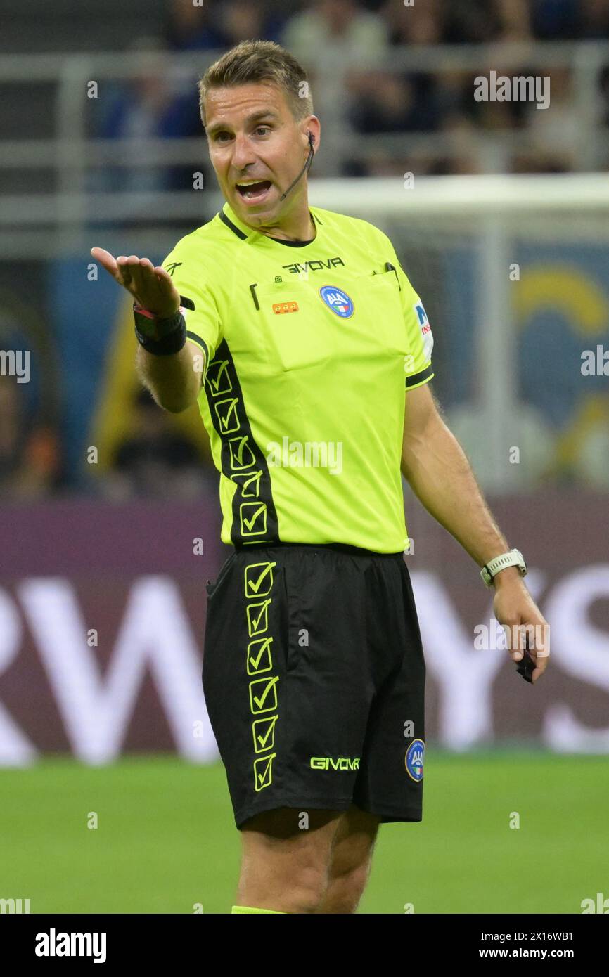 Milano, Italy. 14th Apr, 2024. Fourneau the referee gestures during the Serie A match between FC Internazionale vs Cagliari Calcio at San Siro Stadium on April 14, 2024 in Milan, italy final results 2-2 (Photo by Agostino Gemito/Pacific Press) Credit: Pacific Press Media Production Corp./Alamy Live News Stock Photo