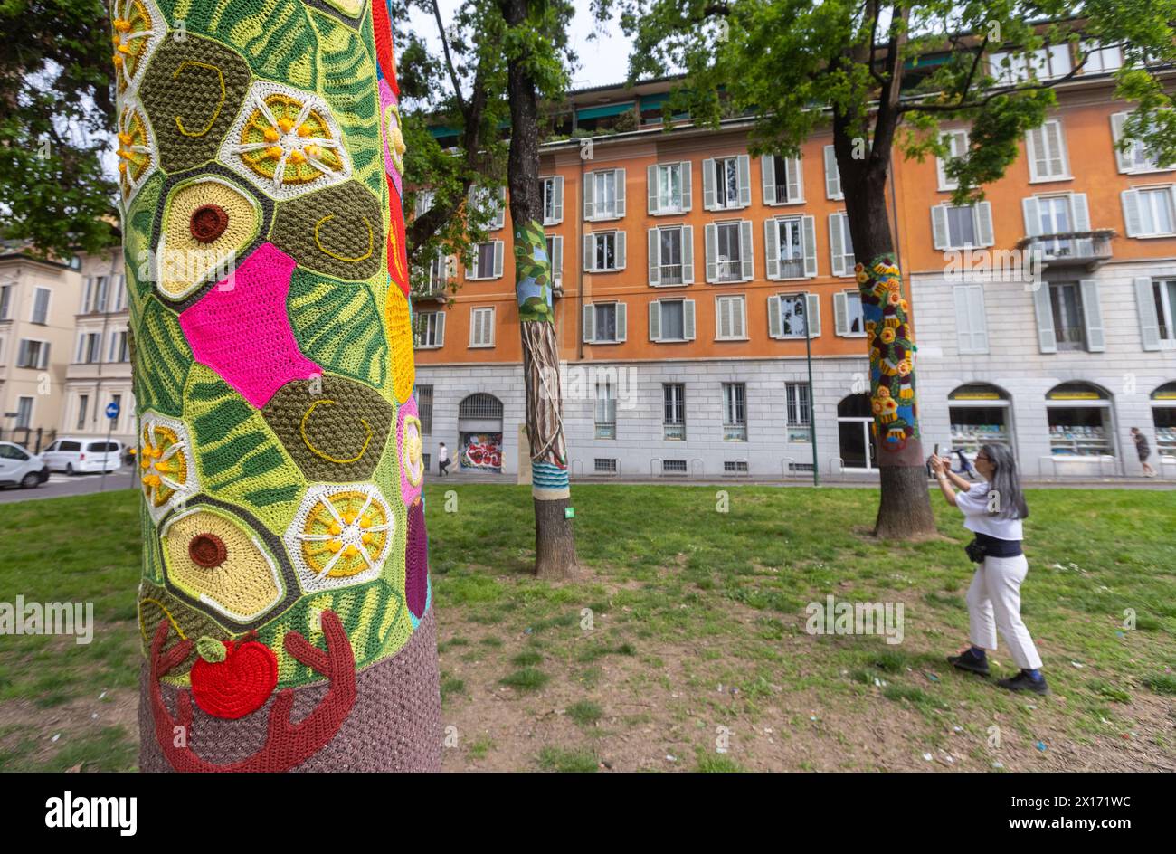 Milano, Italia. 15th Apr, 2025. Alberi coperti in Via Festa del Perdono