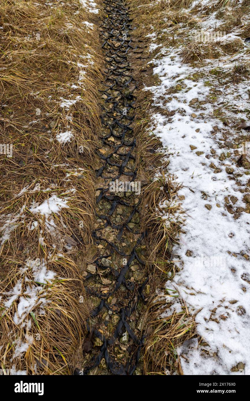black plastic net for shore reinforcement, plastic geogrid on the ...