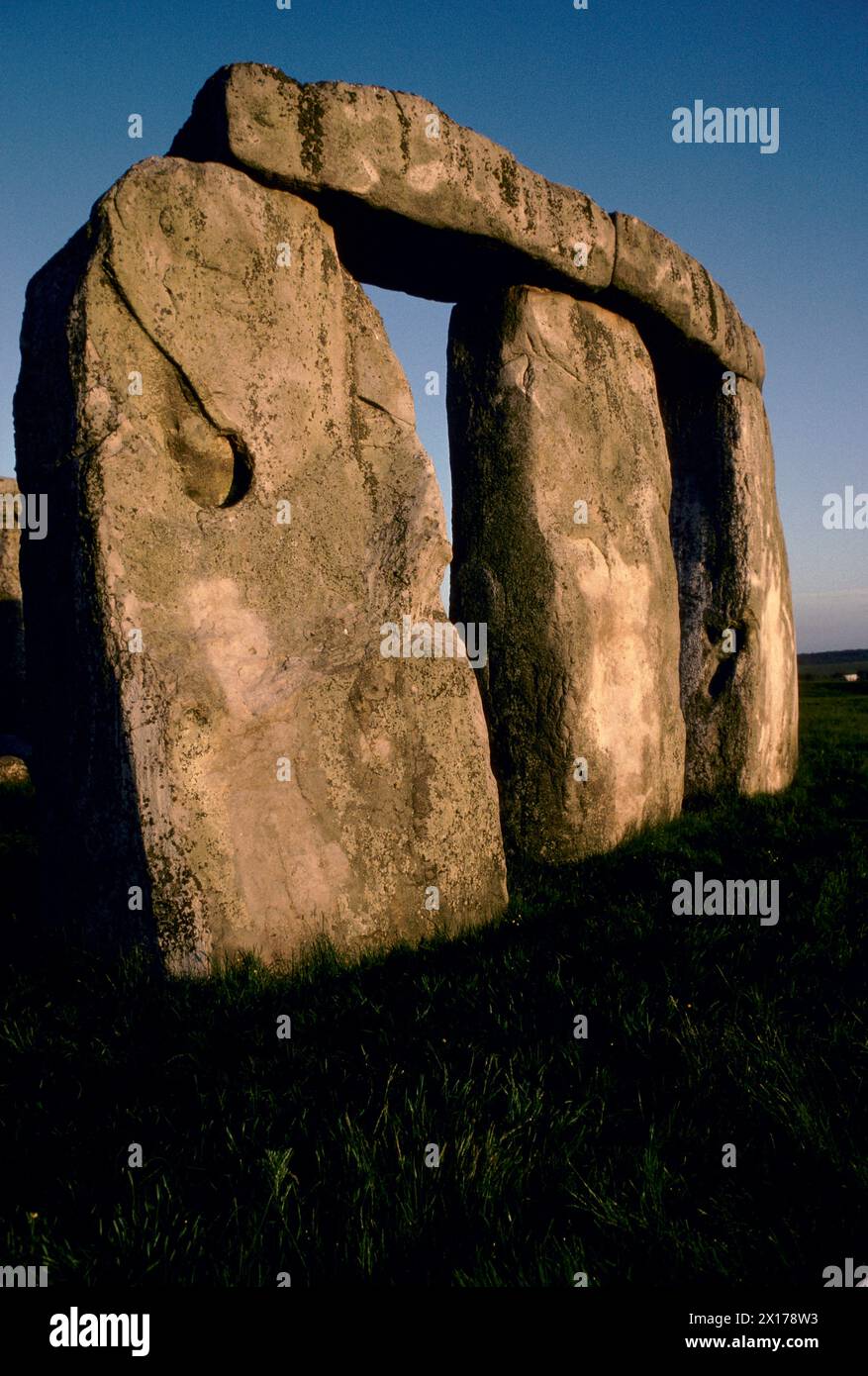 Stonehenge Wiltshire June 21st dawn sunrise. at the summer solstice. 1970s. UK England HOMER SYKES Stock Photo