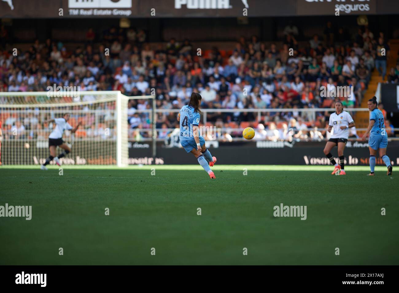 Valencia, Spain. 14th Apr, 2024. Maria Mendez Fernandez of Levante UD Female seen in action during the Liga F Regular Season Round 23 between Valencia CF Female and Levante UD Female at Mestalla Stadium. Final Score: Valencia CF Female 1 : 1 Levante UD Female Credit: SOPA Images Limited/Alamy Live News Stock Photo
