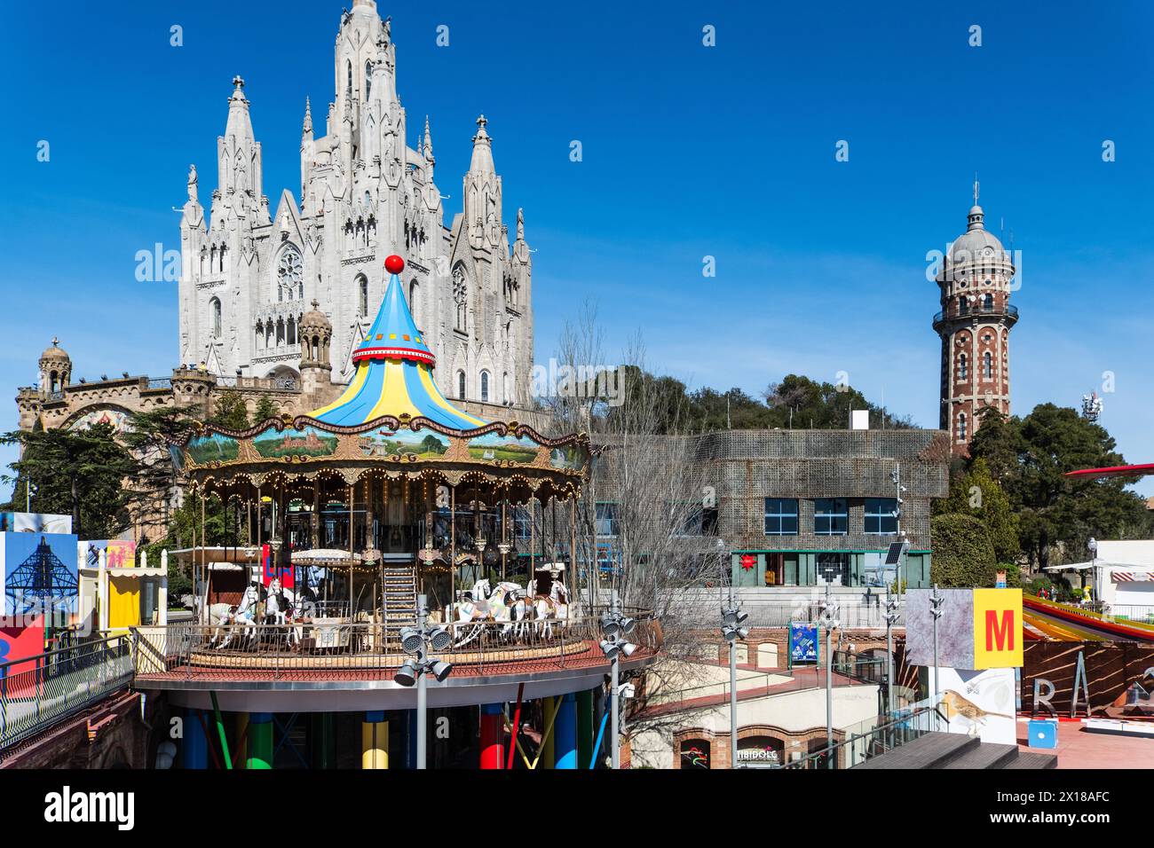 Parc d'atraccions Tibidabo amusement park and Expiatori del Sagrat Cor ...