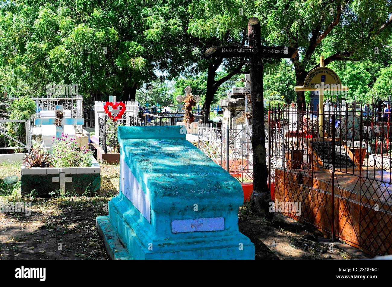 Sunlit cemetery hi-res stock photography and images - Alamy