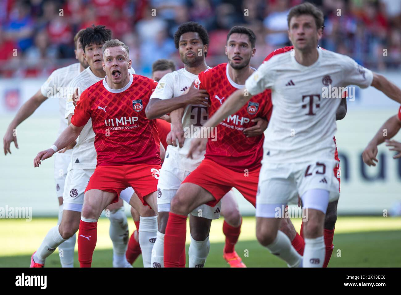 Football match, the players in the penalty area concentrating on the corner kick, from left to right Minjae KIM Bayern Munich, Lennard MALONEY 1.FC Stock Photo