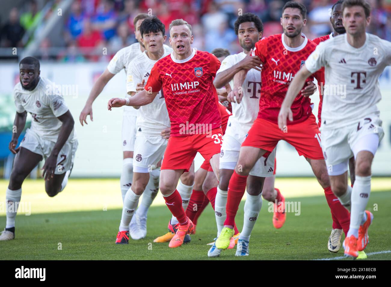 Football match, the players in the penalty area concentrating on the corner kick, from left to right Dayot UPAMECANO Bayern Munich, Minjae KIM Bayern Stock Photo