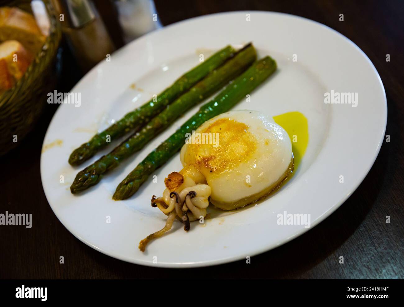 Roasted cuttlefish with asparagus Stock Photo - Alamy