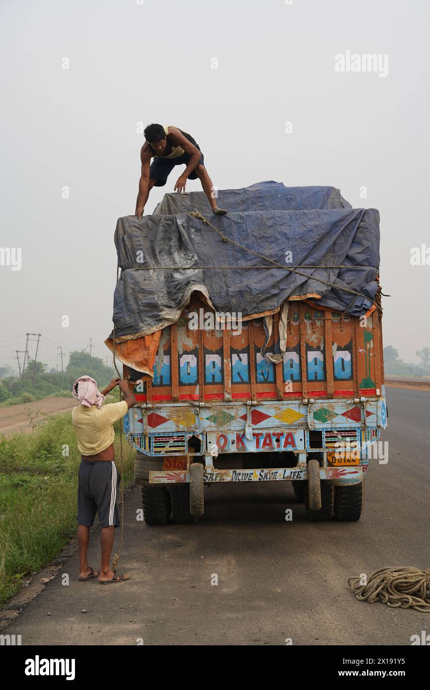 Daily life on the National Highway 16. Singur, Hooghly, West Bengal, India. Stock Photo