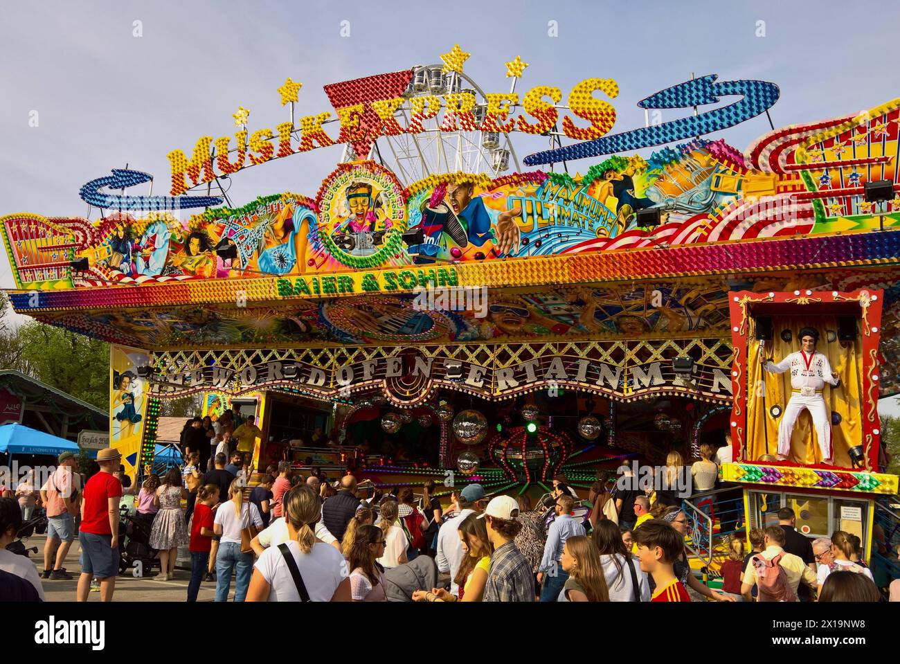 Der Musikexpress bzw Musik Express ist ein Fahrgeschäft bzw Karussell ...