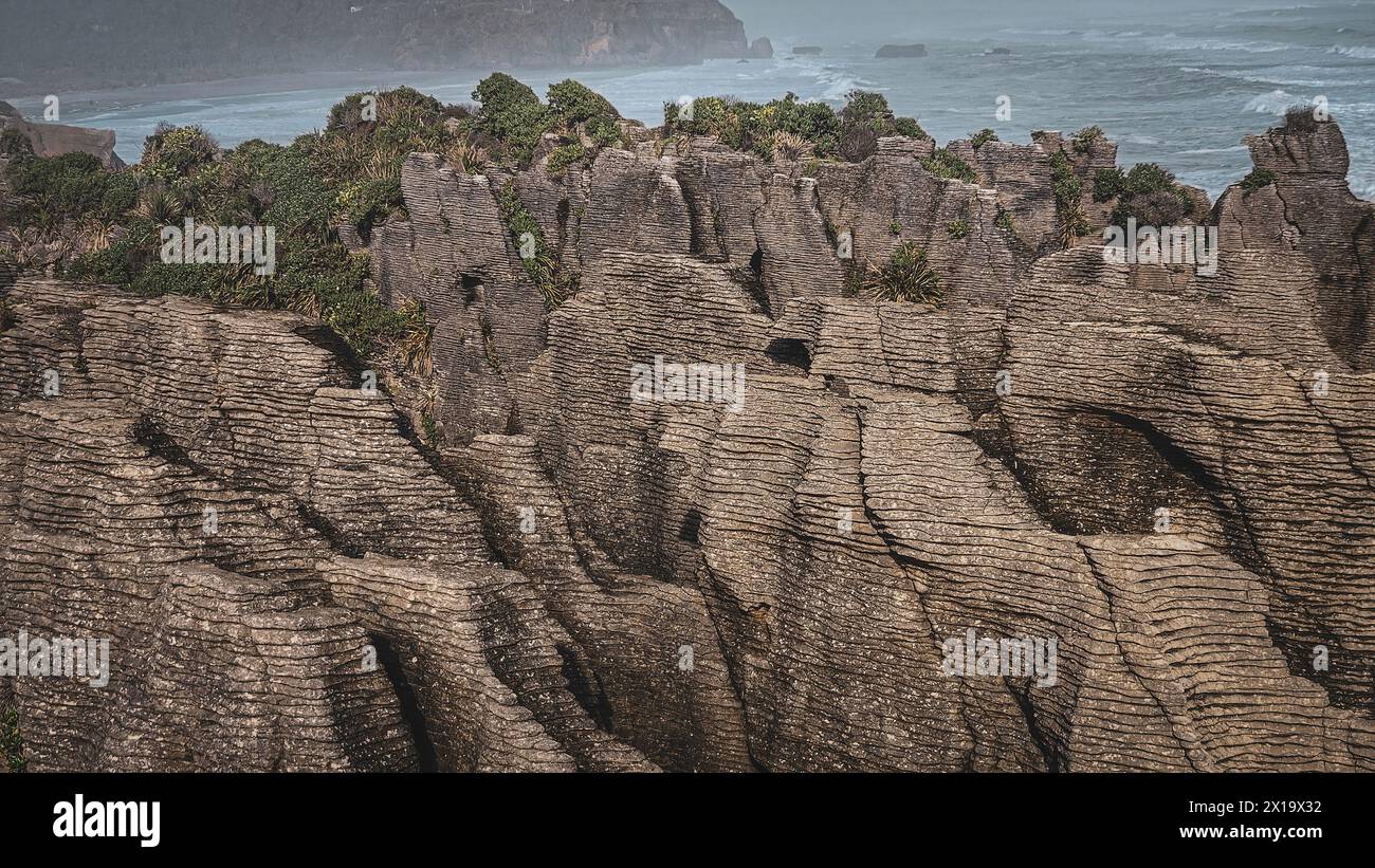 Limestone Stylobedding Of Pancake Rocks And Blowholes Stock Photo - Alamy