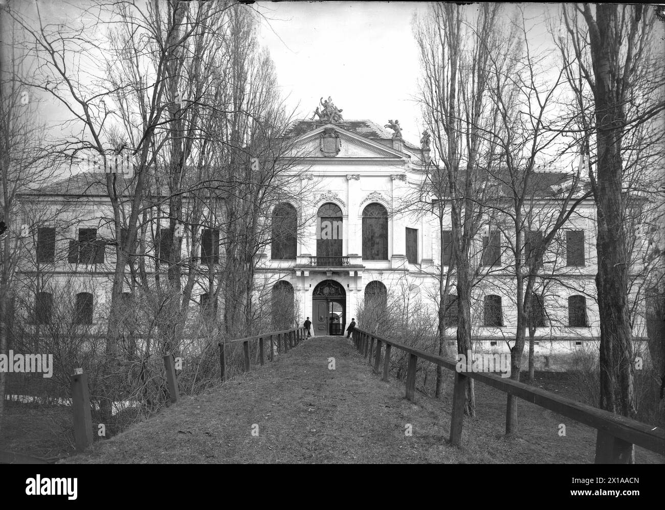 Hunting lodge Eckartsau, access from East to the segmental arch portal