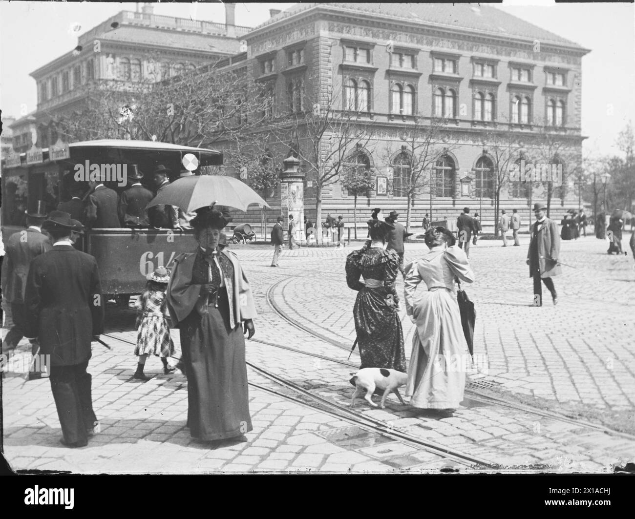 Vienna 1, Stubenring, Weiskirchnerstrasse (Weiskirchner Street), fashion image. in the afterimage the Austrian museum for fine arts and industry (today MAK), 01.05.1895 - 18950501 PD0011 - Rechteinfo: Rights Managed (RM) Stock Photo