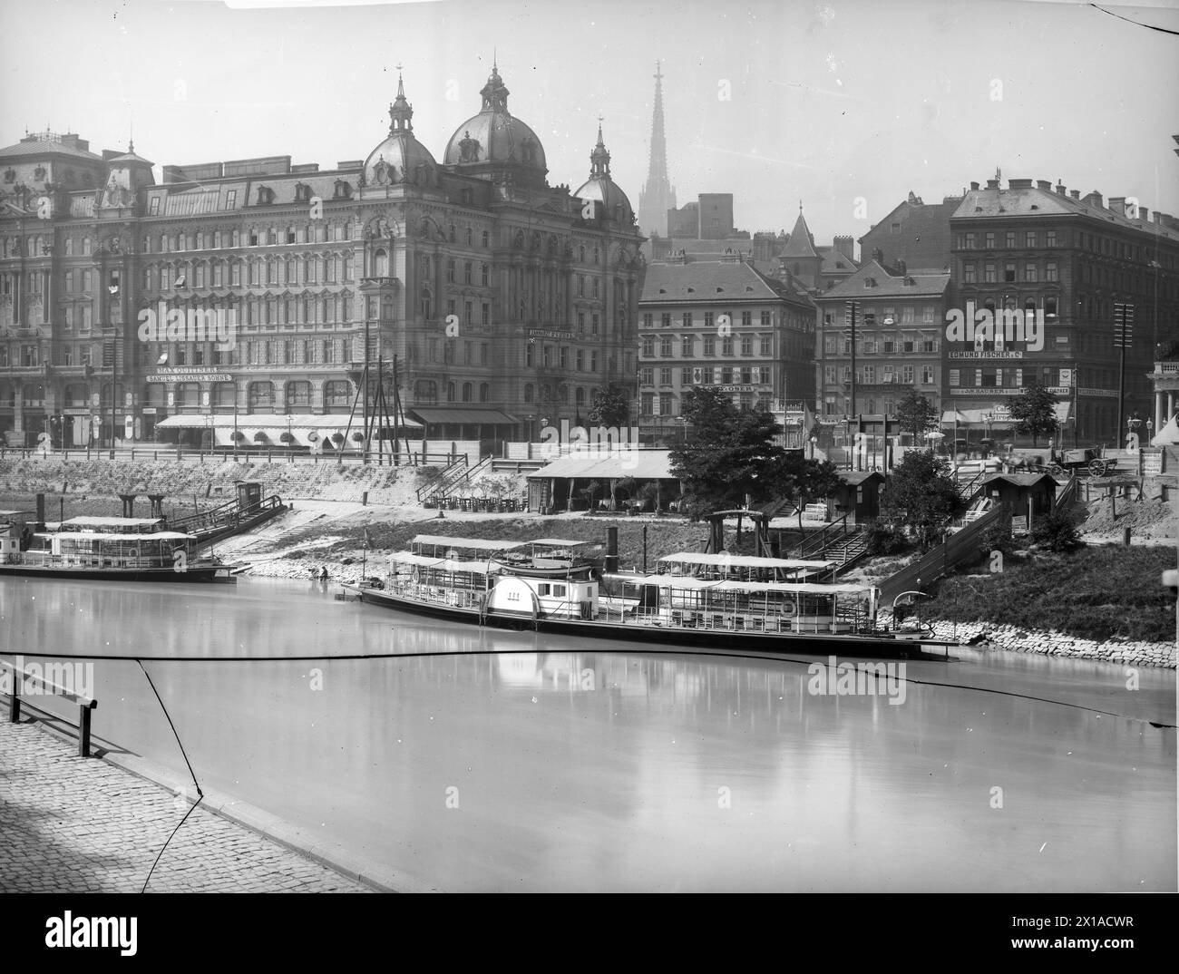 Vienna 1, Ringstrasse (Franz Josefs-Kai (Josef Quay) 31), view towardsthe Morzinplatz (Morzin Square) during the line extension for the Viennese city railway. view from the left (Leopoldstaedter) riparian of the Danube Canal, 1898 - 18980101 PD0636 - Rechteinfo: Rights Managed (RM) Stock Photo