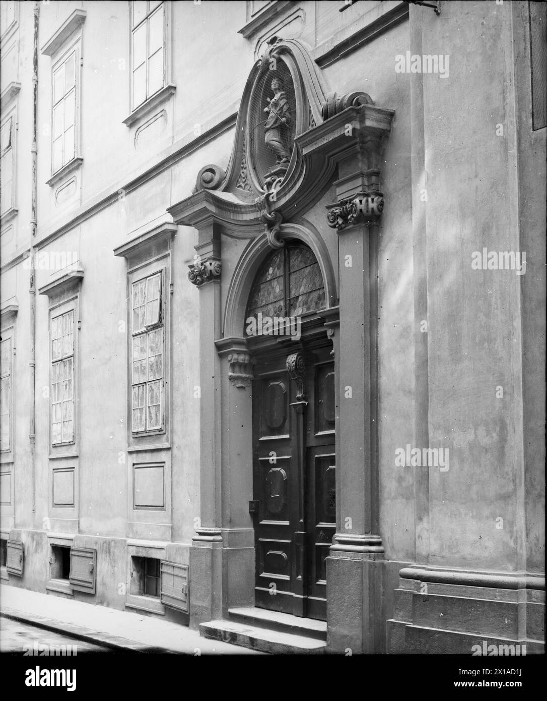 Vienna 1, Ursuline convent, portal. on the left of the church (1st H.18. century), photograph from the right, 1898 - 18980101 PD0706 - Rechteinfo: Rights Managed (RM) Stock Photo